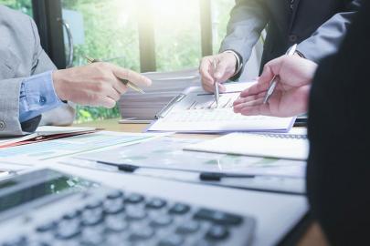 トップダウンは本当に古いのか？業績が横ばいの会社に必要な次の一手