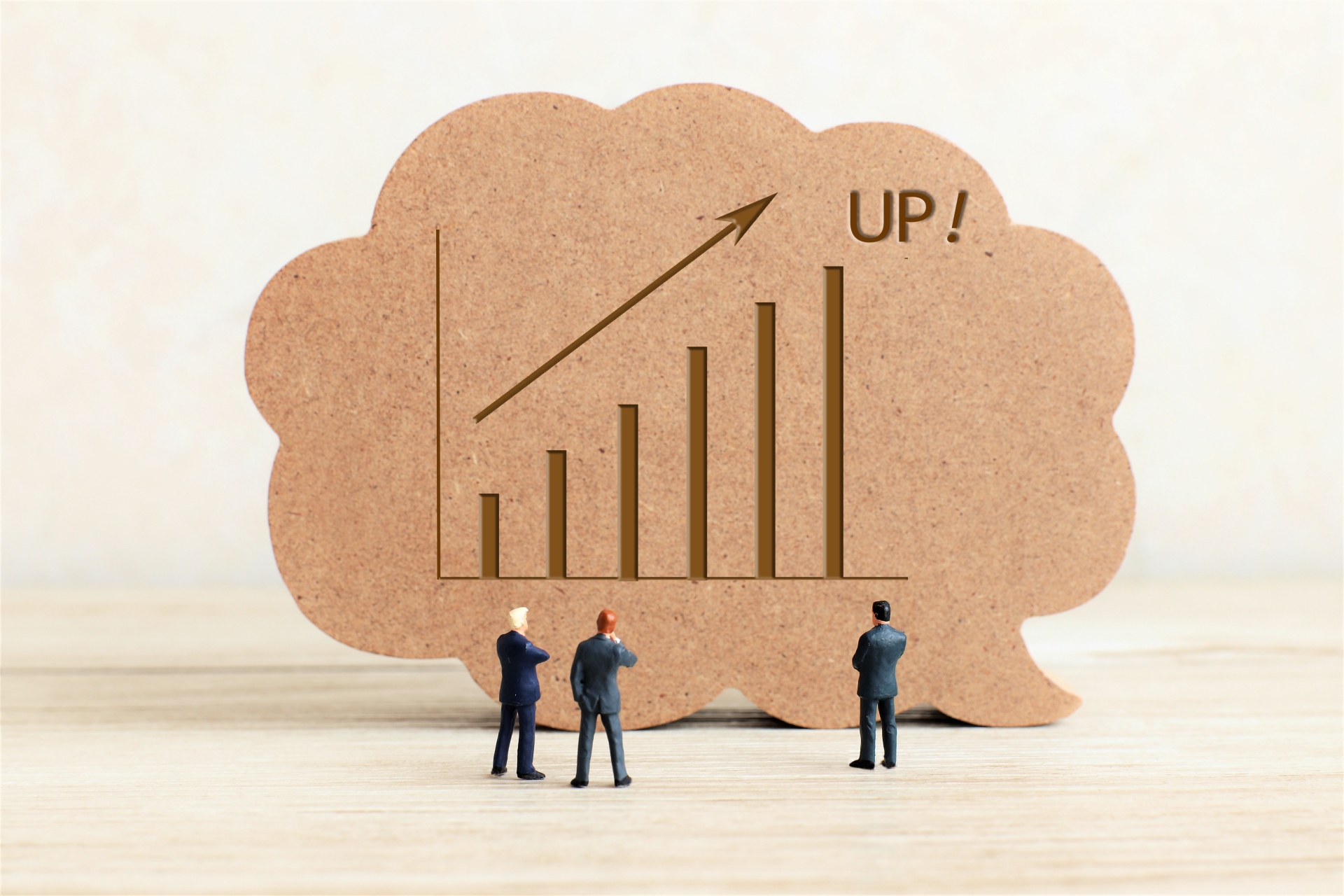 トップの実況中継つきで情報共有してみたら、 全社がスルーしていた業績情報の共有に革命が起こった話