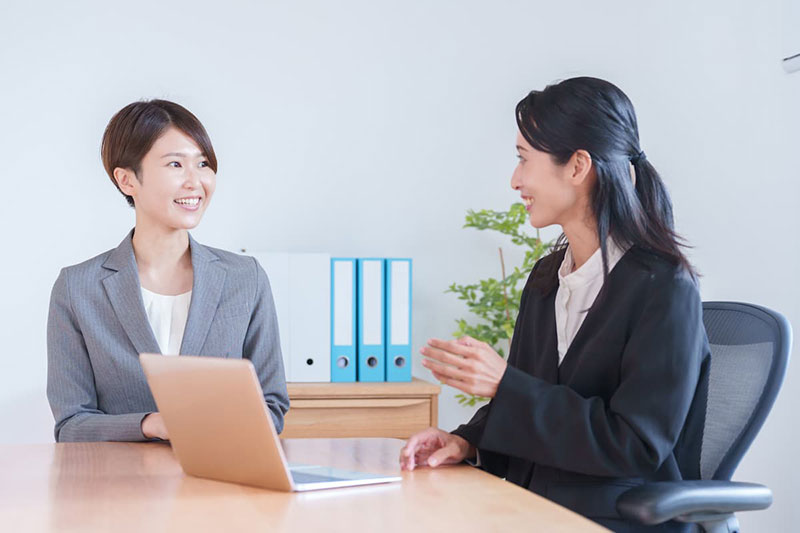 Businessmen-having-a-meeting250909.jpg