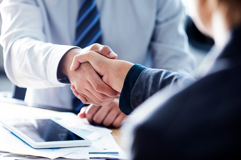 handshake25041702.jpg