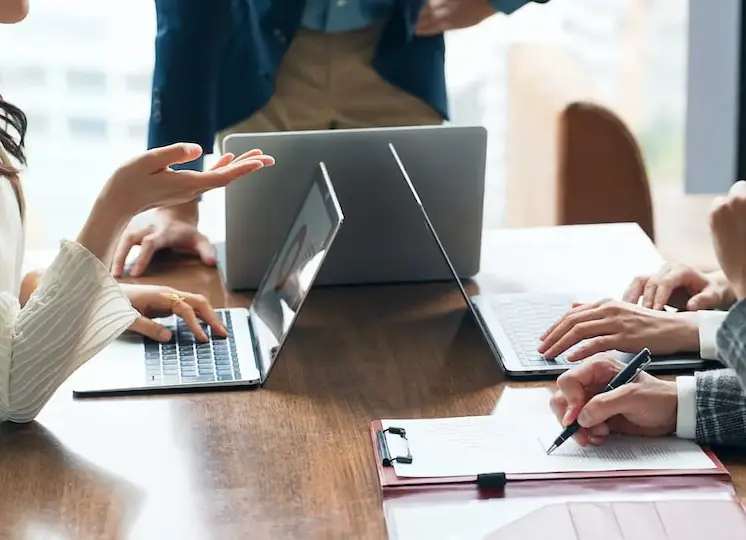 経営理念の変更が必要な理由は？時代と組織に合わせて進化させる方法