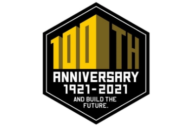 写真：100周年のロゴ